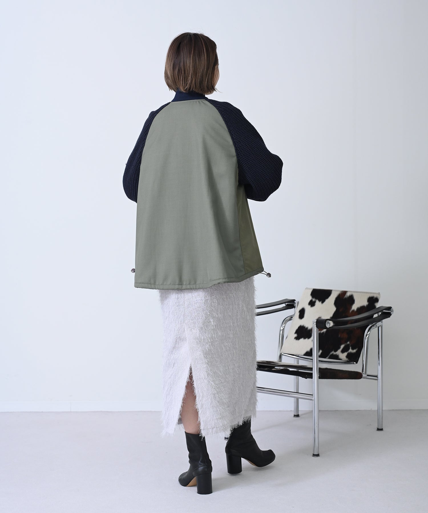 ライトグレー　model：H167