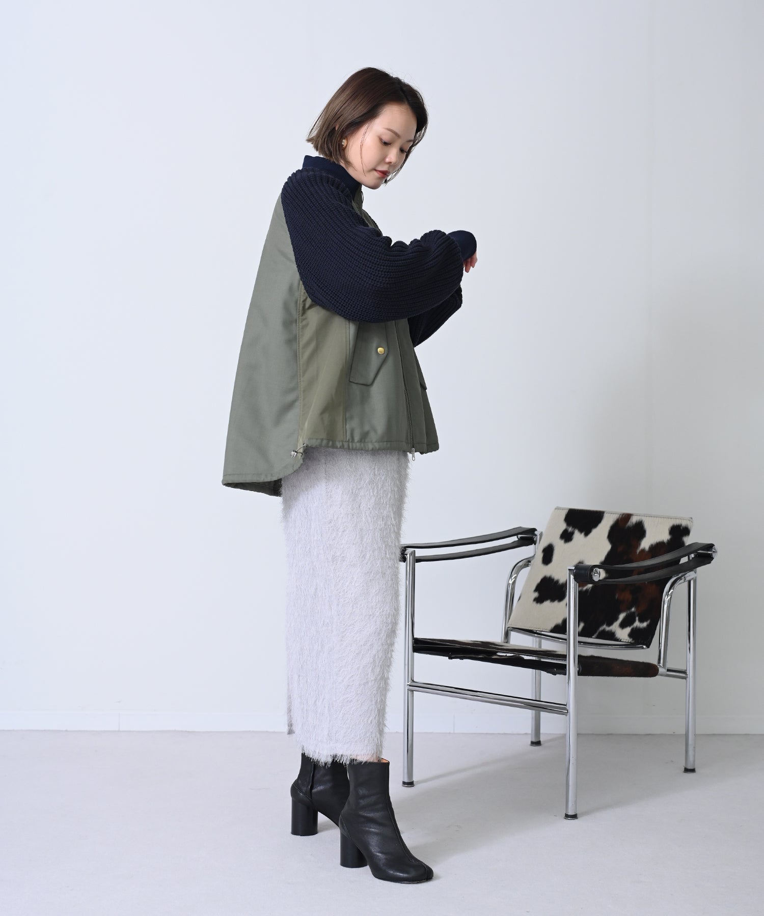 ライトグレー　model：H167