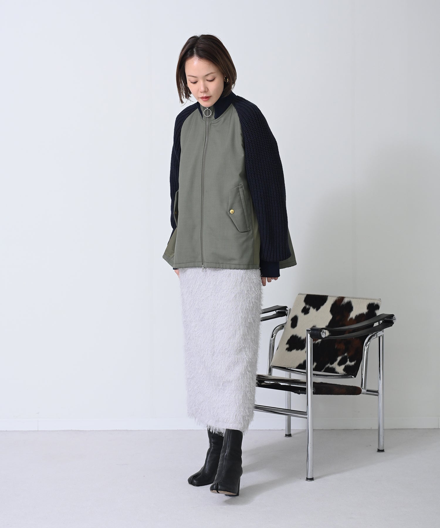 ライトグレー　model：H167