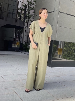 V-neck short balloon sleeve pant dress