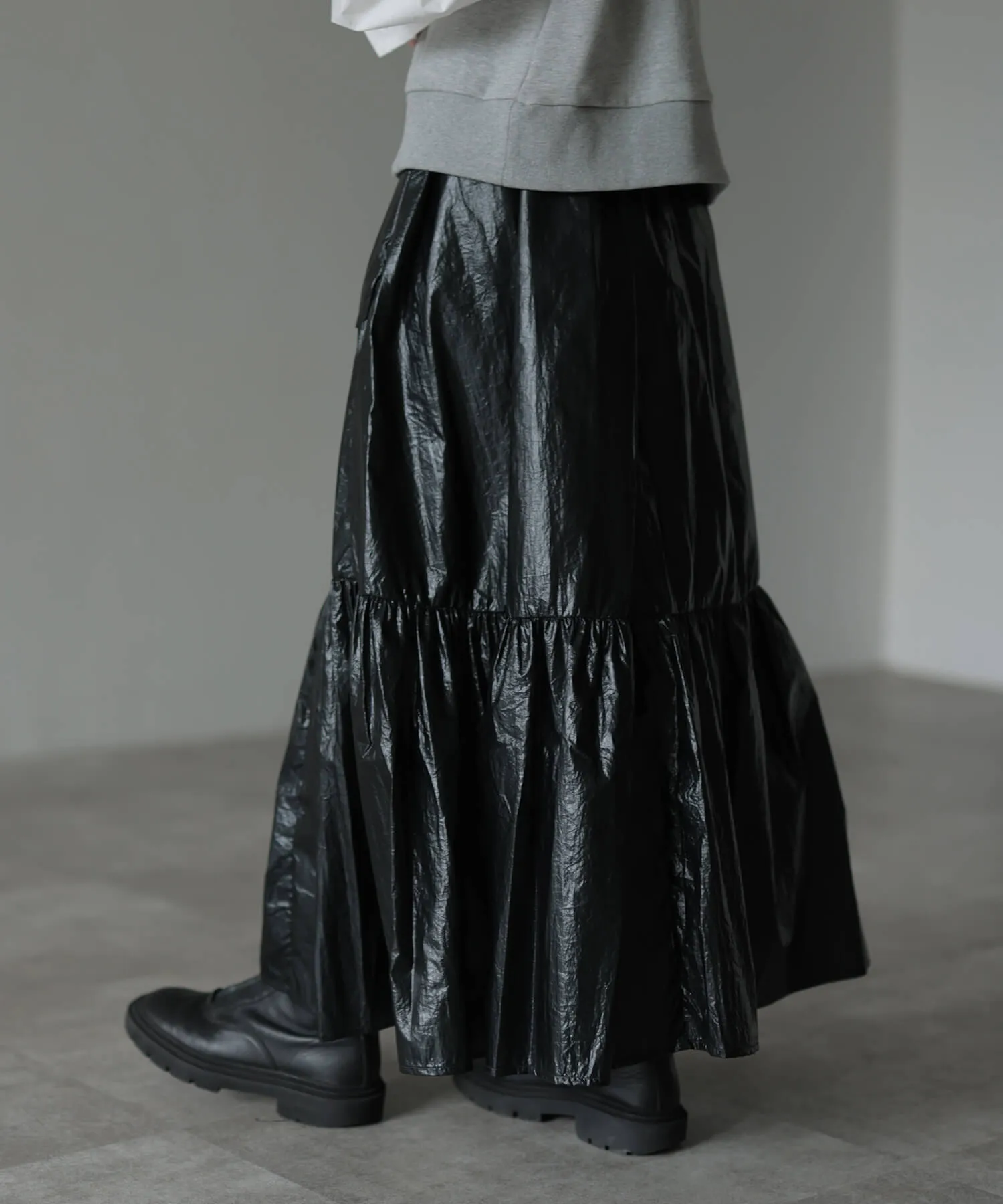 side envelope pocket metallic skirt | HERENCIA(ヘレンチア