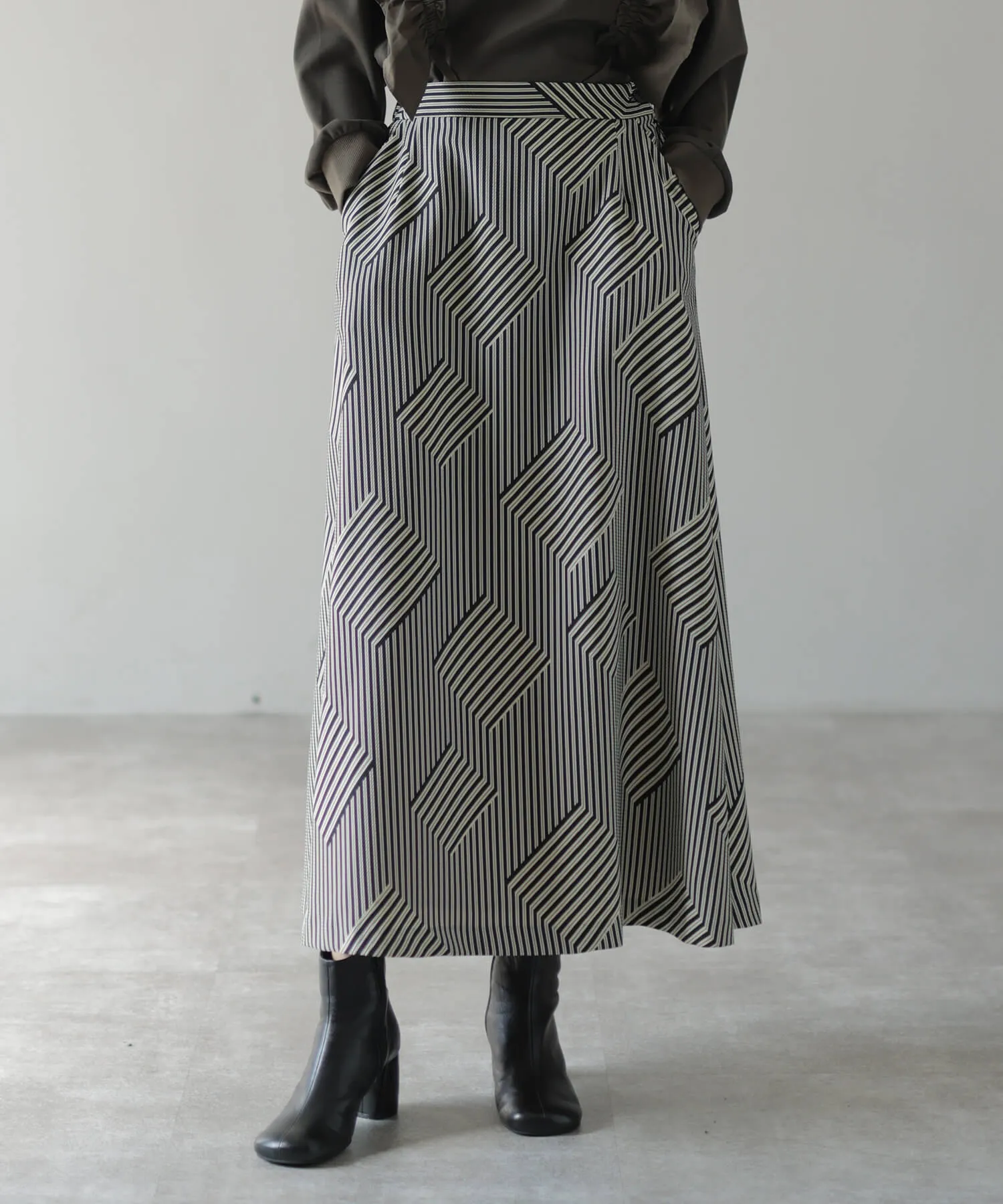geometric striped flared skirt | HERENCIA(ヘレンチア) | HERENCIA ...
