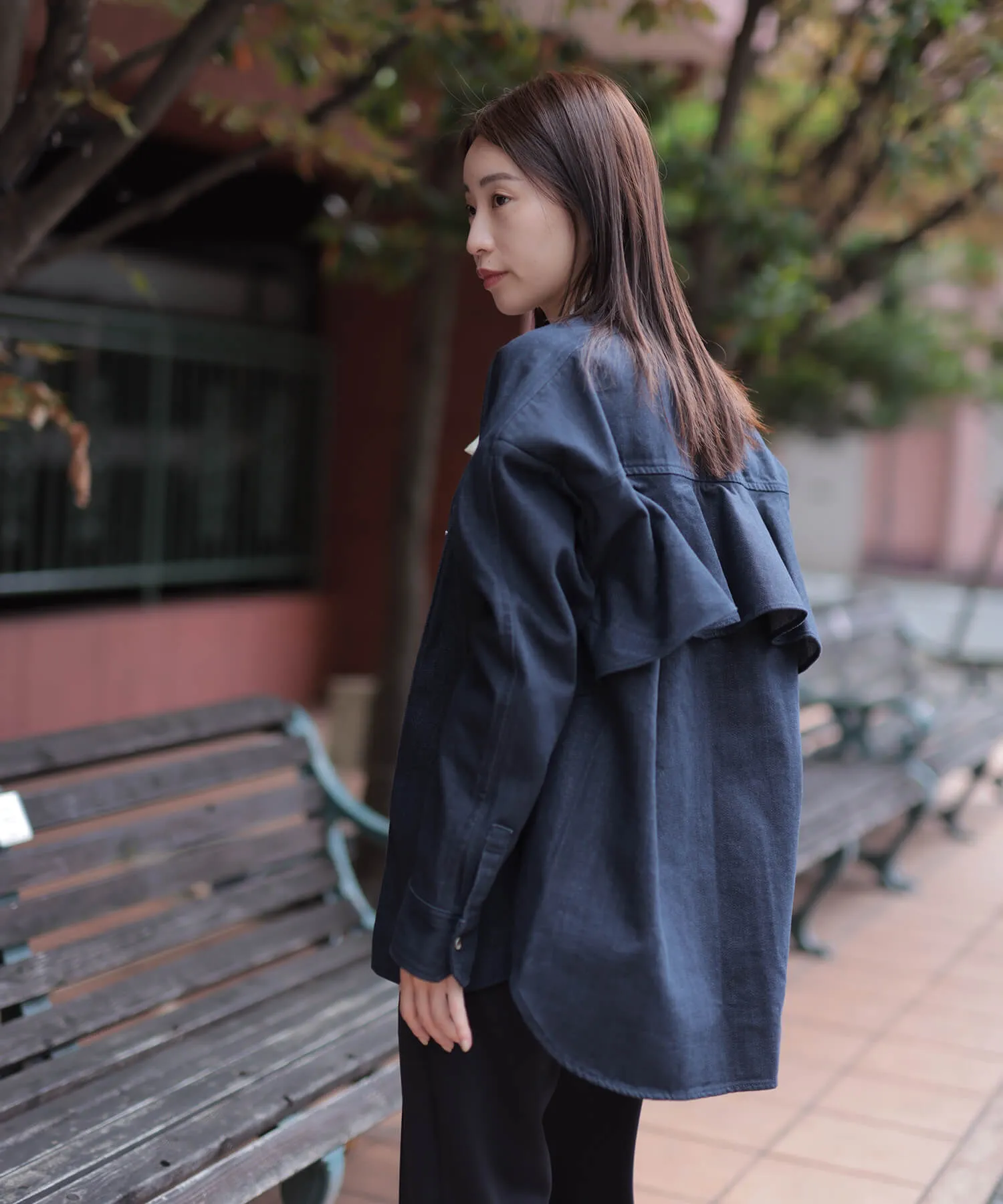 Back frill light denim band collar blouse shirt blouson | HERENCIA