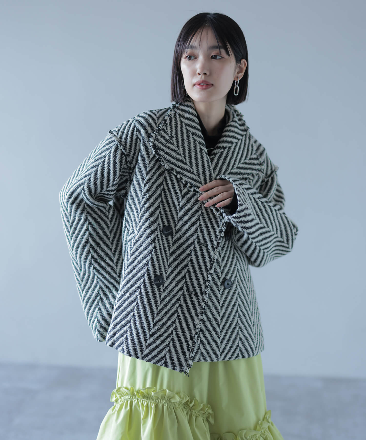 Big Herringbone Jacquard Fringe Short Jacket | HERENCIA(ヘレンチア