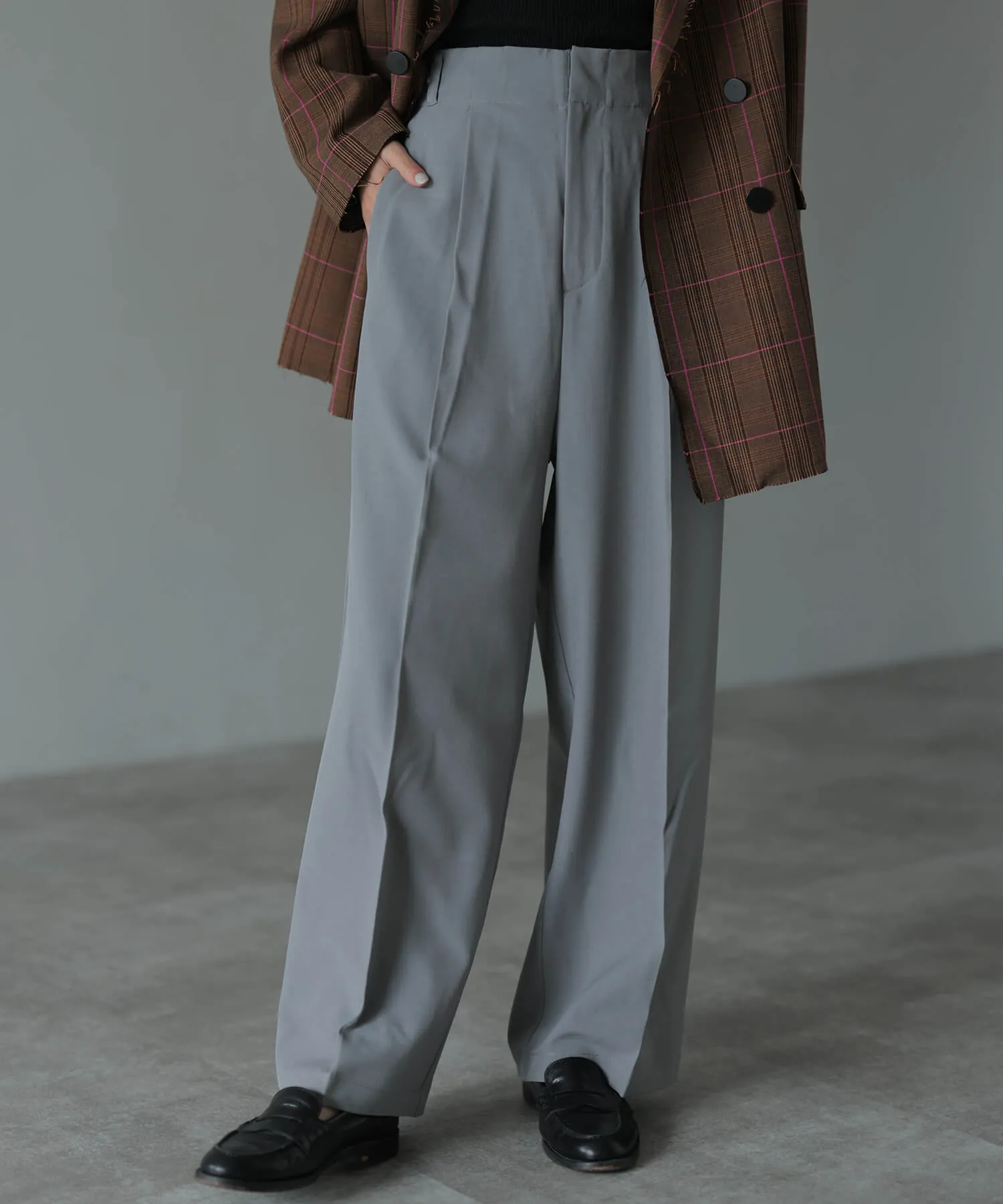 Tucked straight pants with cord belt | HERENCIA(ヘレンチア ...