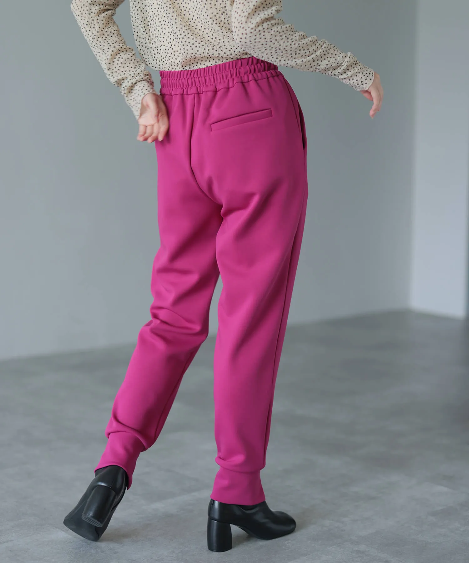 Slit hem center seam jogger pants | HERENCIA(ヘレンチア