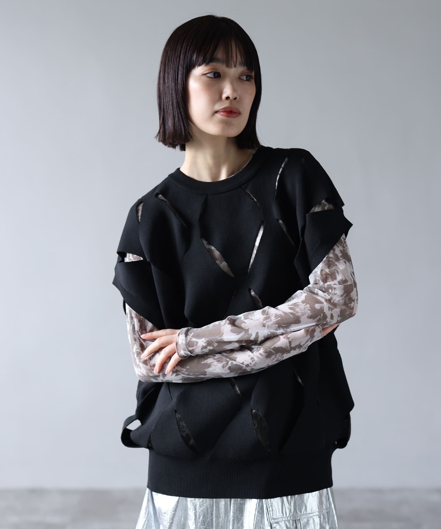 cut out design over knit vest | HERENCIA(ヘレンチア