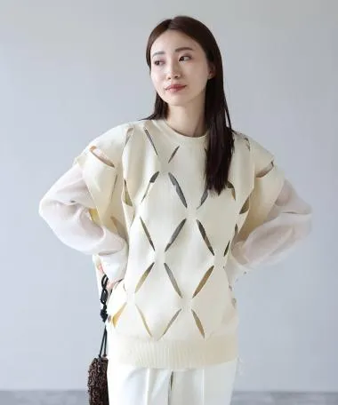 HERENCIA / cut out design over knit vest