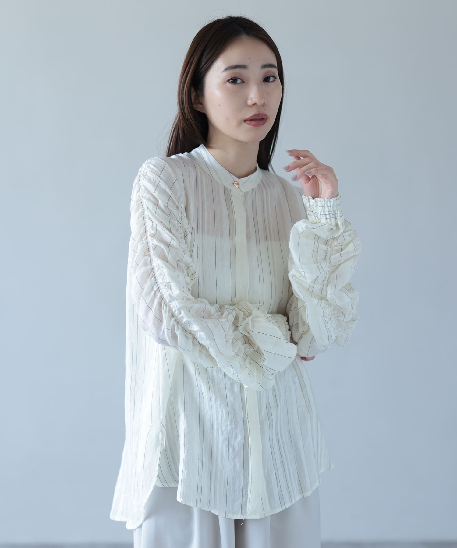 Volume gathered sleeve stripe shirt blouse | HERENCIA(ヘレンチア