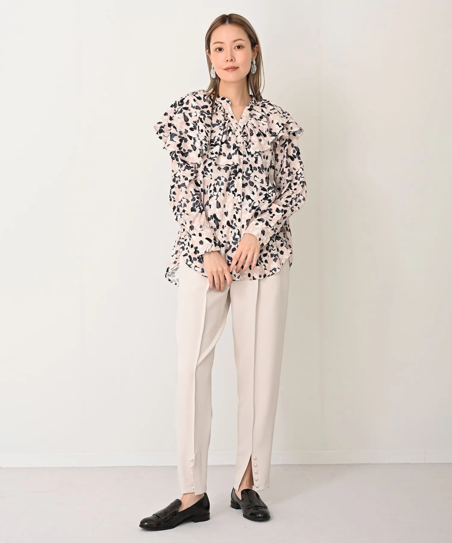 Asymmetrical frill print blouse | HERENCIA(ヘレンチア